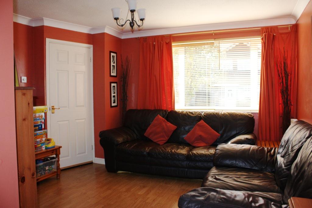 2 Living Room.JPG